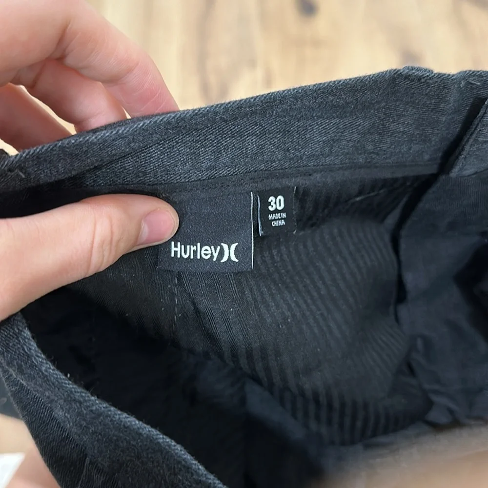 Hurley men’s shorts, size 30 - Picture 2 of 2